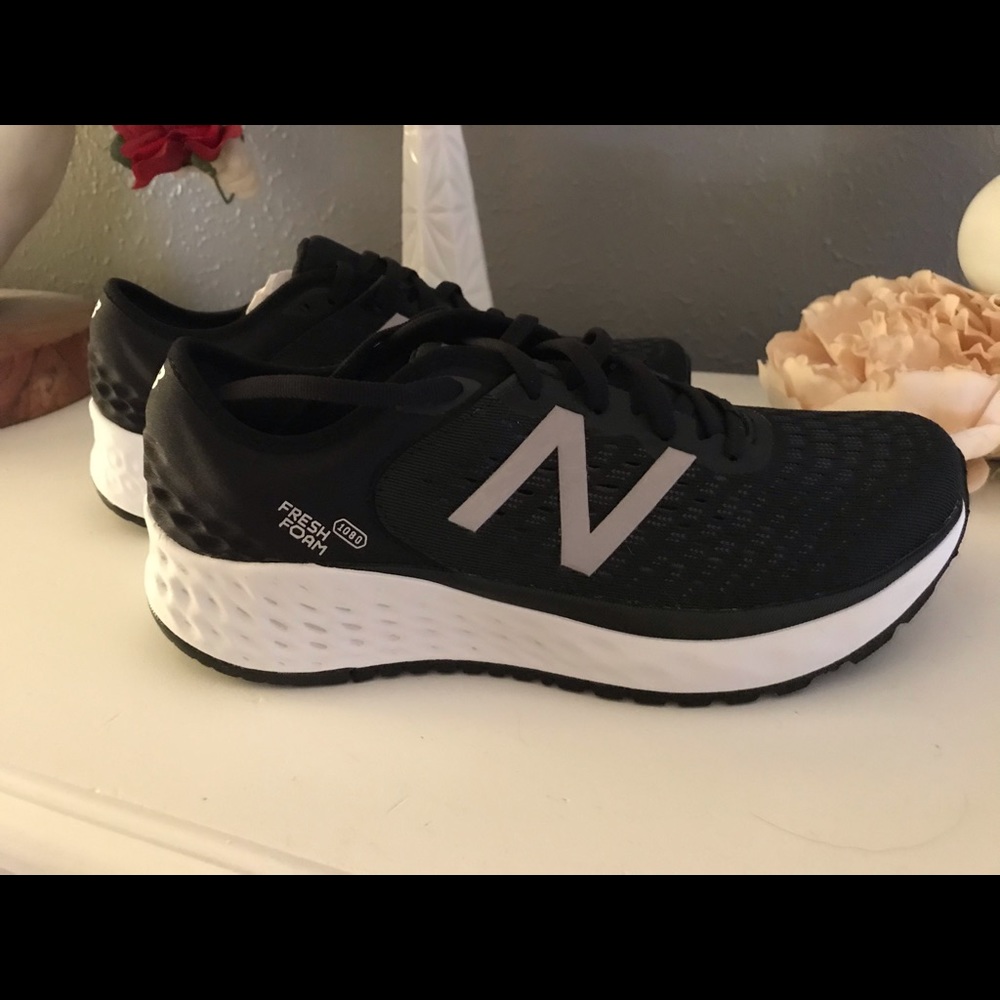 New Balance Fresh Foam size 8.5 women’s W1080BK9